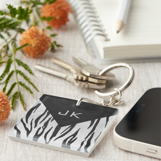 モノグラムタイガーブラックアンドホワイトプリント キーホルダー (正面右)