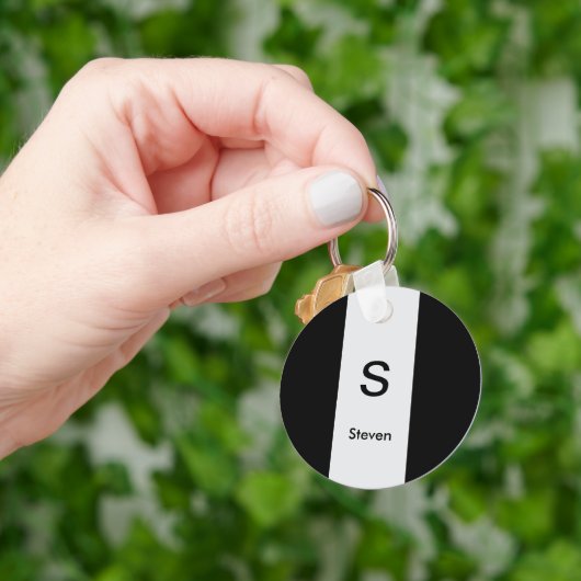 モノグラムツートーンモダンブラックとライトグレー キーホルダー (手)