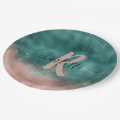 モノグラムティール(緑がかった色)およびソフト赤面ピンクグラデーションフォイル ペーパープレート (アングル)