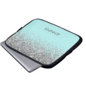 モノグラムティール(緑がかった色)ブルーシルバーグラムグリッター名 ラップトップスリーブ (正面下部)