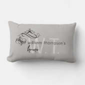 モノグラムネームエレガントホームデコールグレーランバーピロ ランバークッション (正面)