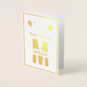 モノグラムハッピーバースデー任意の年齢ホワイトと金ゴールド 箔カード (正面)