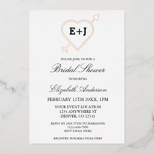 モノグラムハートおよび矢印ブライダルシャワー 箔招待状 (正面)