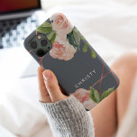 モノグラムバラ金ゴールド水彩フローラダスティブルー iPhone 15 PROケース<br><div class="desc">この美しいフローラ水色のケースを、背景にバラ金ゴールド幾何学的フレームがある名前でパーソナライズする。</div>