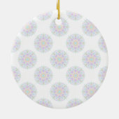 モノグラムパステルレインボーサンデ水玉模様マンダラ セラミックオーナメント (裏面)