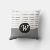モノグラムパターングレーと白ミニマルデザイン クッション (裏面)