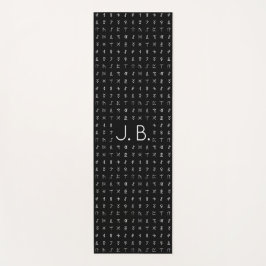 モノグラムパーソナライズされたとルーン文字のシンボルを持つヨガマット ヨガマット