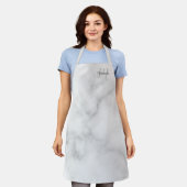 モノグラムパーソナライズされたと名前の大理石スクリプト エプロン (着用した状態)