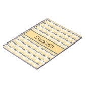 モノグラムパーソナライズされたイエローグレーシェブロン ノートブック (左側)