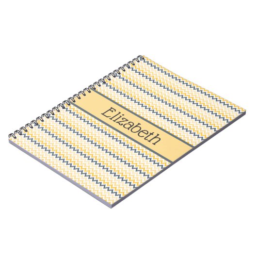 モノグラムパーソナライズされたイエローグレーシェブロン ノートブック (左側)