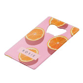 モノグラムパーソナライズされたオレンジスライスパターン クレジットカード栓抜き (正面アングル)