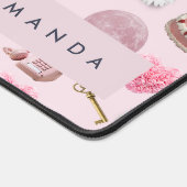 モノグラムパーソナライズされたコケットピンクムーンフェミニン デスクマット (コーナー)