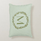 モノグラムパーソナライズされたセージ緑ストライプ&オリーブ アクセントクッション (正面(垂直))