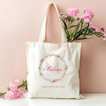 モノグラムパーソナライズされたピンクの花 トートバッグ<br><div class="desc">モノグラパーソナライズされたムピンクの花トートバッグは美しい贈り物でエレガント、花嫁やバチェロレッテお祝いに最適。ピンク色の花と緑を持つ繊細な水色のデザインを特徴とするこのトートは、個人的なtouchのための手紙と名前で取ることができる。そのモノグラム魅力的とフローラのアクセントは、あなたの結婚式のパスタイリッシューティーのための実用的な形見としてそれを作る。</div>