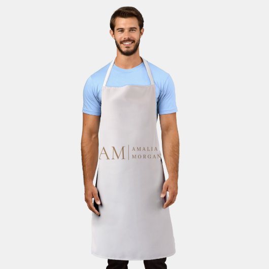 モノグラムパーソナライズされたピンクエプロン エプロン (着用した状態)