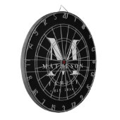 モノグラムパーソナライズされたファミリー白黒モダン ダーツボード (正面左)