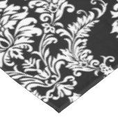 モノグラムパーソナライズされたブラックダムスク花柄 テーブルクロス (アングル)