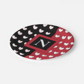 モノグラムパーソナライズされたブラックレッドホワイトハート ペーパープレート (アングル)