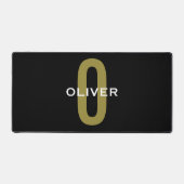 モノグラムパーソナライズされたブラック金ゴールドホワイトネーム デスクマット (正面)