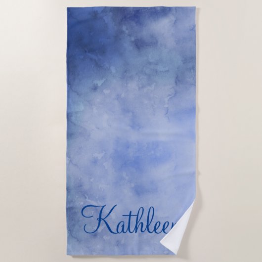 モノグラムパーソナライズされたブルーとホワイトウォーターの色 ビーチタオル (正面)