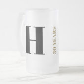 モノグラムパーソナライズされたメンズ誕生日ビアマグギフト フロストグラスビールジョッキ (正面左)