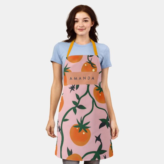 モノグラムパーソナライズされたレトロトマトつる植物パターン エプロン (着用した状態)