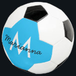 モノグラムパーソナライズされた名スポーティネオンシアンブルー サッカーボール<br><div class="desc">スポーティなスクリプトカスタムフォントと大きなブロック文字の名前とモノグラムのイニシャルと本当に明るいネオンシアンブルーのサッカーボールパーソナライズされた。おもしろいカスタムアイディアは、スポーツのティーンや子供が自宅やグループの練習で練習するためにボールが他の誰かと混同されないよう失ったに、ボールを贈るボールである。</div>