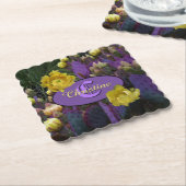 モノグラムパーソナライズされた紫サボテン黄色の花 ペーパーコースター (アングル)