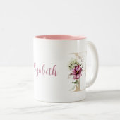 モノグラムパーソナライズされた金ゴールドレターEピンクフローラ ツートーンマグカップ (正面右)