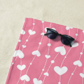 モノグラムパーソナライズピンクホワイトハート ビーチタオル (インサイチュ)