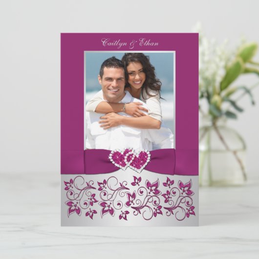 モノグラムパープルシルバーフローラ写真ウェディング招待 招待状 (スタンド正面)
