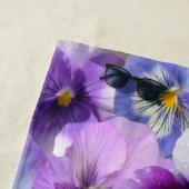 モノグラムパープルブルーホワイトフローラパンジー花 ビーチタオル (インサイチュ)