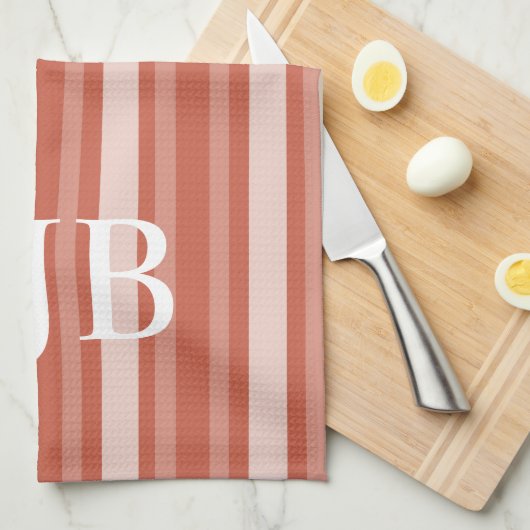 モノグラムビクトリアンとダークストライプサンゴの キッチンタオル (四つ折り)