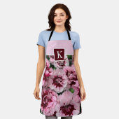 モノグラムピンクカーネーション1月誕生日花 エプロン (着用した状態)