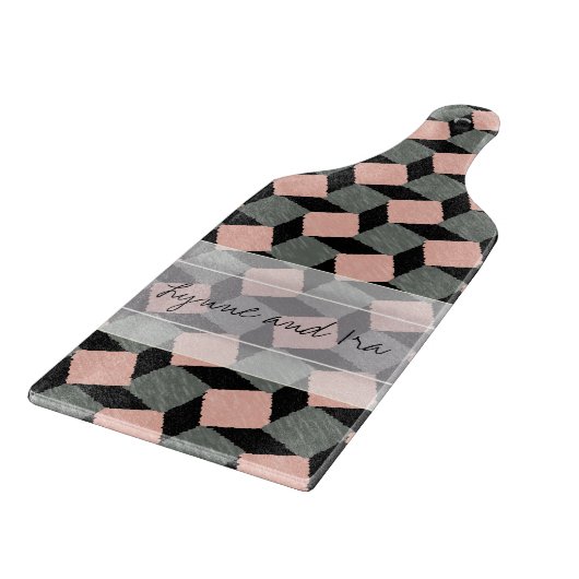 モノグラムピンクグレー幾何イカット正方形パターン カッティングボード (角)