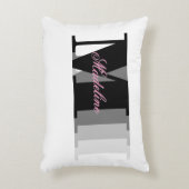 モノグラムピンクスクリプトタイポグラフィ名ピロー アクセントクッション (正面(垂直))