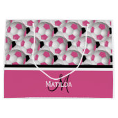 モノグラムピンクブラックサッカーボールパターン ラージペーパーバッグ (正面)