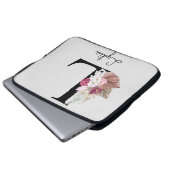 モノグラムピンクボホガーリーフローライニシャルL ラップトップスリーブ (正面下部)