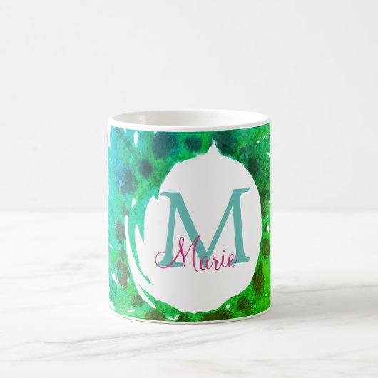 モノグラムピンク緑のクリスマスリースを追加 コーヒーマグカップ (中央)