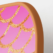 モノグラムピンク金ゴールドマーメイドパターングリッタースパークル ピックルボールラケット (左詳細)