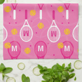 モノグラムピンク&ホワイトテニスラケットパターン付き キッチンタオル (折り畳み)