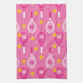 モノグラムピンク&ホワイトテニスラケットパターン付き キッチンタオル (縦)