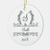 モノグラムファミリー名スクリプトフォント葉クリスマス セラミックオーナメント (左)