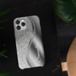 モノグラムフェイクダイヤモンド銀きらきら光る iPhone 13 PROケース<br><div class="desc">グリッターやデザインは写真とシミュレーションである。このデザインはパーソナライズされた、写真や文字を変更して提供される領域にあってもよい。またカスタマイズは、このテンプレートをカスタマイズしクリックて、を選択してさらに背景の色を削除または変更したり、文字を追加したり、文字の色またはスタイルを変更したり、文字のみのデザインの画像を削除したりすることで可能です。このもし商品はデザインを別の商品に移すオプションがあり、必要に応じてデザインを調整しもして下さい。colorflowcreations@gmail.comで連絡は、このデザインを別の製品で使用するもしか、デザインのサポートが必要な場合は、ページの上部にあるチャットオプションを使用する。www.facebook.com/colorflowcreations、www.instagram.com/colorflowcreations、www.twitter.com/colorflowart、後を追およびwww.pinterest.com/colorflowcreationsで自分のデザインや自分の情報を見る。</div>