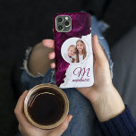 モノグラムフォトモダンフローラ大理石名前をカスタムする iPhone 13ケース<br><div class="desc">モノグラム写真モダンフローラ大理石の名前をカスタムするはお気に入りの、大理石と紫の花の背景にあなたの写真を特徴とする。提供されたカスタム文字ボックスで文字を編集して、あなたのモノグラムと名前でパーソナライズ。©Evco Studio www.zazzle.com/store/evcostudioによる設計</div>