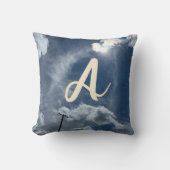 モノグラムフォトライトブルー曇り空とサンドッグ クッション (正面)