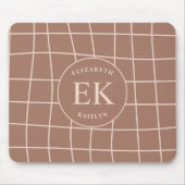 モノグラムブラウン抽象芸術グリッド マウスパッド (正面)