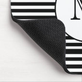 モノグラムブラックとホワイトストライプのパーソナライズされた マウスパッド (コーナー)