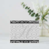 モノグラムブラックダマスク結婚式の応答RSVP 出欠カード (スタンド正面)