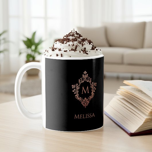 モノグラムブラックピンクエレガントバラ金ゴールドクレスト&名前 コーヒーマグカップ